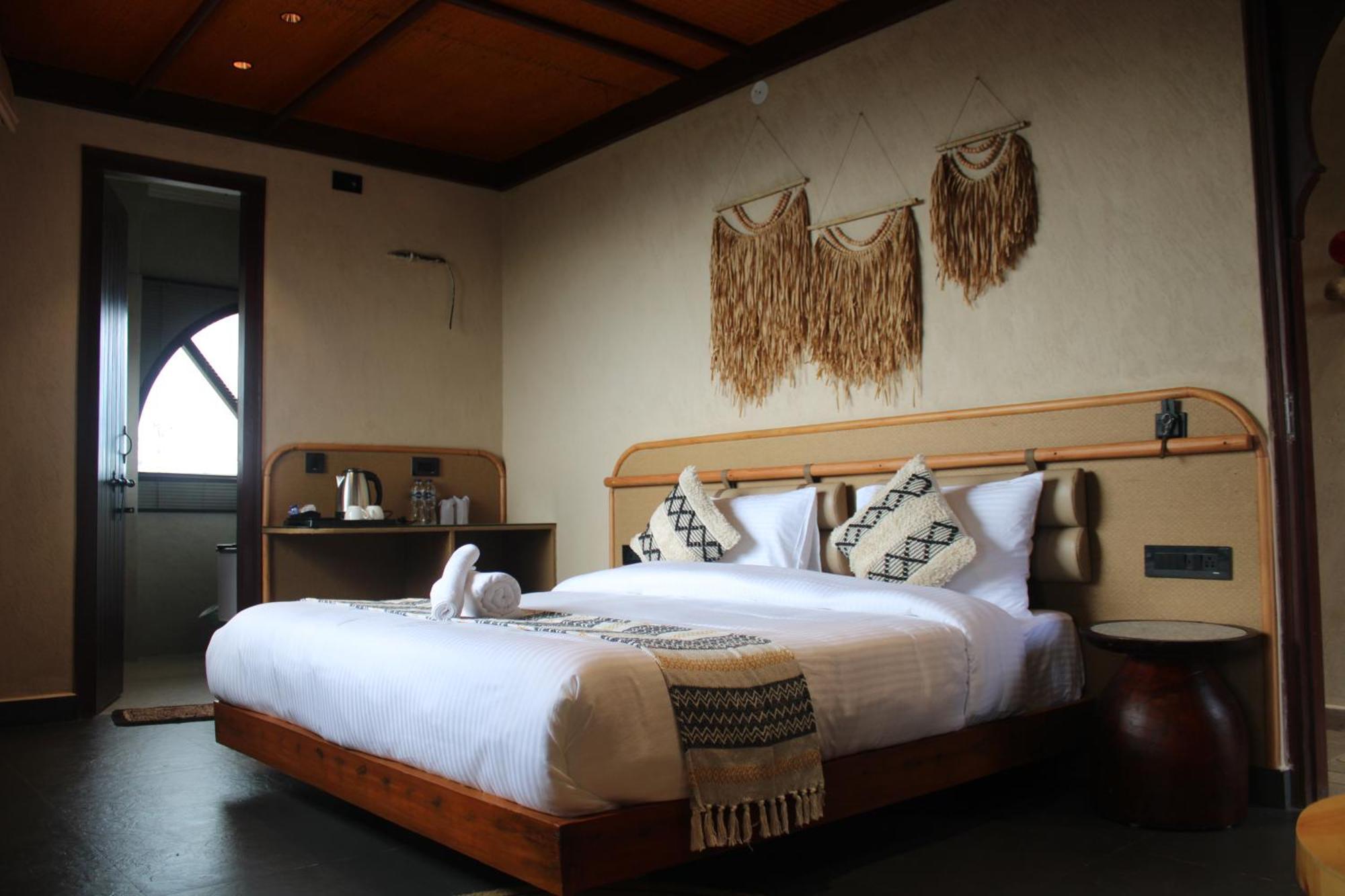 Himalayan Hobbit House Hotel Almora Exterior photo